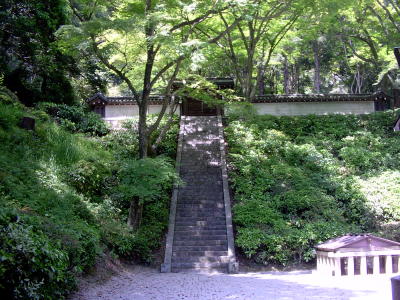 清閑寺陵